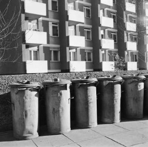 Mülltonnen in Moabit