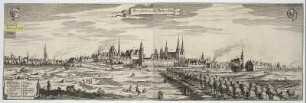 Ansicht von Berlin-Cölln, Kupferstich, um 1656 : Chur. Fürstl. Resi.-St. Berlin: u. Cöln / Casp. Merian fec. - [Frankfurt] , [1656]. - 1 Ansicht auf 2 Kunstbl. : Kupferstich ; Gesamtgr. 71 x 23 cm. Mit Kartusche und Wappen