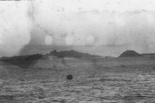 Inseln bei Aden : Blick vom Schiff Usaramo auf eine Inselgruppe bei Aden