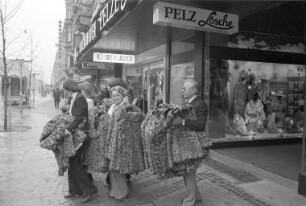 Pelzhaus Lösche Kaiserstraße 58 - 60. Spende von Pelzjacken für vietnamesische Flüchtlinge im Durchgangslager Friedland