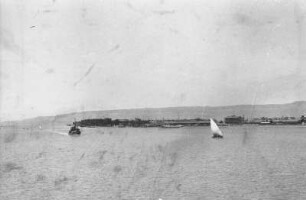 Blick auf Sues : Blick vom Schiff aus auf einen Teil der Stadt Sues.