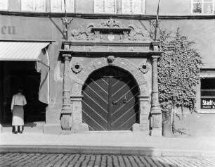 Saalfeld, Portal : Saalfeld. Patrizierhaus in der Saalstraße