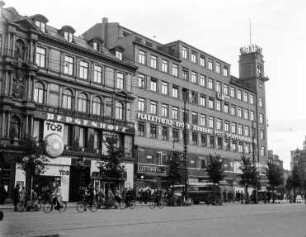 Richshuset : Richshuset an der Ecke Rådhuspladsen 16 zur Vesterbrogade 2 (1938 von Alf Cock-Clausen errichtet) mit Turm-Thermometer