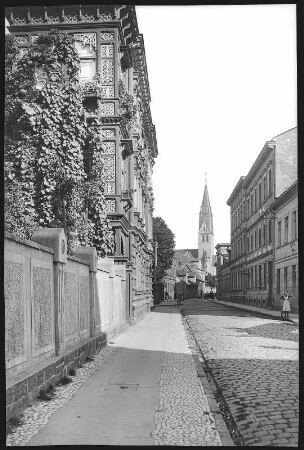 Eisleben. Klosterstraße und Katholische Kirche
