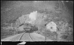 Niklasberg. Tunnelausfahrt mit Eisenbahn