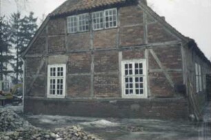 Beekmoorweg 4: giebelständiges Fachwerkhaus: Giebelseite Wohntrakt: nach Einsetzen neuer Fenster