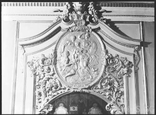 Berlin, Schloss, Elisabethwohnung, Sammetzimmer, Relief des Kaminaufsatzes von Andreas Schlüter.