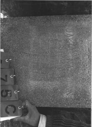 Grabstein 475 (Index: 99786483) Maße HxBxT: 142x47x16 cm: Grabstein 475C (Detailaufnahme)