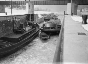 Schleuse Neckargemünd, Schiffe im Eis