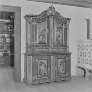 Möbel-Museum (2) : Bautzen. Stadtmuseum. Ausstellungsraum mit Bauernschrank
