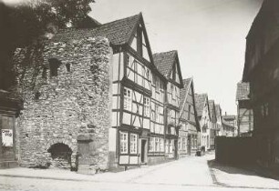 Paderborn, Spitalmauer : Paderborn. Spitalmauer. Blick vom Neuhäuser Tor auf die Westseite der Straße