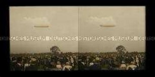 Zeppelin über dem Tempelhofer Feld, Berlin