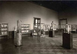Aufstellung der Antikensammlung im Alten Museum, Antiquarium, Saal 3, Sammlung antike Bronzen