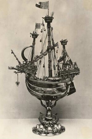 Tafelaufsatz in Form eines Schiffes
