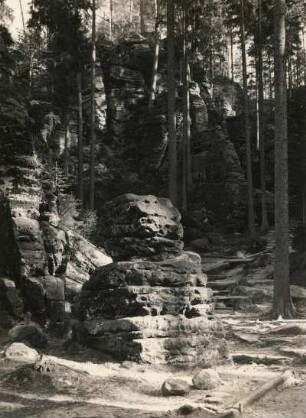 Elbsandsteingebirge. Basteigebiet. Schwedenlöcher. Mittlerer Teil