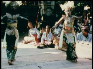 Bali (Indonesien) - »Legong«: Werbeverhalten des Königs Lasem