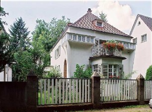 Villa mit Zaun; Offenbach, Am Waldpark 25