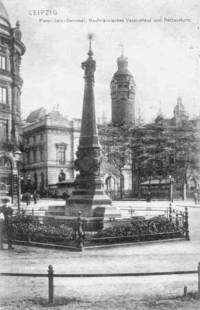 Leipzig: Plato-Dolz-Denkmal, Kaufmännisches Vereinshaus und Rathausturm