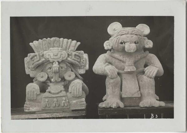 Two figurine vessels made of clay. Height: 25-40cm. Collection Guillermo de Heredia.