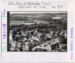 Les-Aix-d'Angillon: Pfarrkirche Saint-Germain, Luftbild von Nordosten