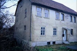 ehemalige Wassermühle; am Giebel Reste vom Mühlrad