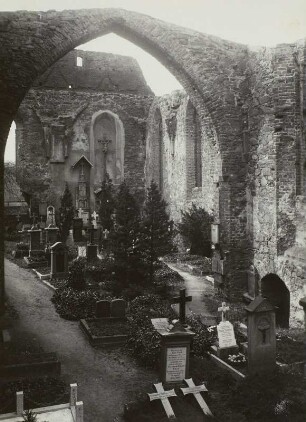 Bautzen. Ruine der Nikolaikirche, Inneres mit Friedhof