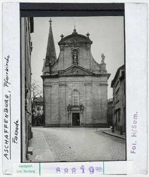 Aschaffenburg: Pfarrkirche, Fassade