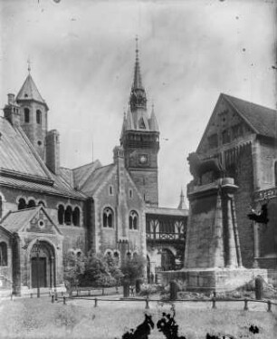 Braunschweig. Burgplatz mit Burg Dankwarderode, Löwendenkmal und Rathausturm