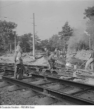 Dresden. Straßenbahngleisbau am Fucikplatz. Aluminothermisches Schweißen