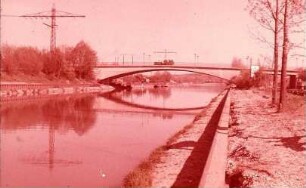 Oberesslingen, Schiff-Kanal bei der Industriebrücke, flussaufwärts