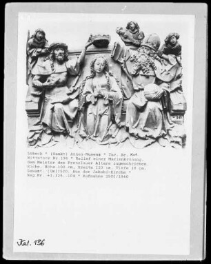 Marienkrönung (Relief aus einem zerstörten Altarschrein)