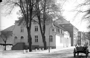 Güstrow, Wallstraße. Straßenbild mit Museum nach der Sanierung
