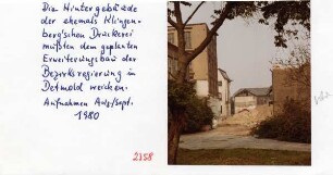 Hornsche Straße / Leopoldstraße. Die Hintergebäude der ehemals Klingenberg'sche Druckerei mußten dem geplanten Erweiterungsbau der Bezirksregierung in Detmold weichen