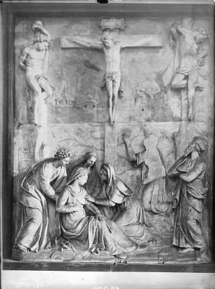 Lettner (Westseite) — Westseite, obere Galerie, 3. Relief: Kreuzigung Christi