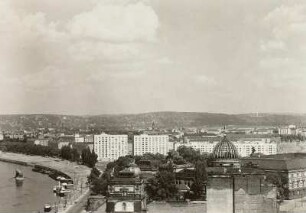 Dresden. Blick vom Georgentor nach Ostsüdost über die Kunstakademie Richtung Fernsehturm und Wachwitzer Höhen