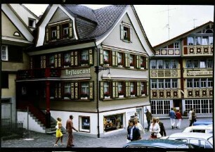 Appenzell: Restaurant und bemalte Fensterläden