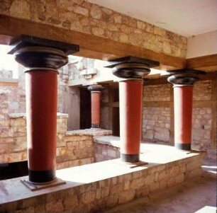 Palast von Knossos, Säulenreihe