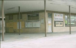 Gäubahn Stuttgart West Empfangsgebäude Stuttgart-West Fahrplanaushang Kiosk ahnhofsgaststätte