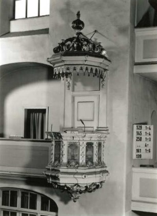 Kanzel : Kanzel. Holz, geschnitzt, gefaßt, bemalt (1786/1800). Glauchau, Stadtkirche Sankt Georg