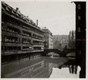 Nürnberg, Entlang der Pegnitz, Museumsbrücke und Heilig-Geist-Spital