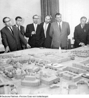 Leningrader Parteidelegation; Stadtbesichtigung