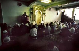 Ar Raudhah-Moschee in Hamburg, St. Georg, Innen, Freitags-Gebet. 03.2007