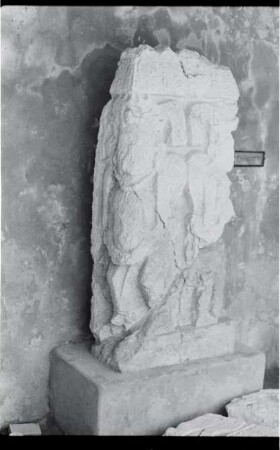 Edzna, Stela 8 (ETZ: St. 8)