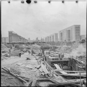 Tiefbauarbeiten im Ostberliner Stadtzentrum, 1967. SW-Foto © Kurt Schwarz.