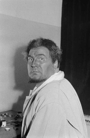 Szenenbilder aus "Othello" von G. Verdi mit Raimer, Katona, Hilgert als Othello, Ekkehard, Reinmar, Hendrik, Wunderlich, Aldor, Staatsoper 11.12.1952