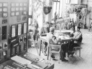 Arbeitspause der dritten Schicht des VEB Nickelhütte St. Egidien