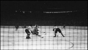 Garmisch-Paartenkirchen: Eisstadion, Eishockey Länderspiel, Deutschland gegen UdSSR, 0:13, Wettspiel