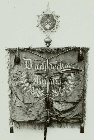 Fahne der Dachdeckerinnung : Fahne der Dresdner Dachdeckerinnung, Stadtmuseum Dresden