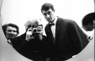 Lausanne: im Spiegel fotografiert, Nicki und ich [Willy Pragher]