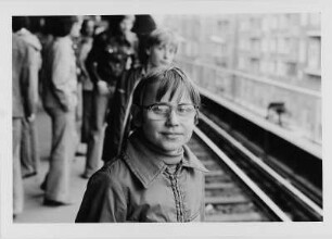 Junge am U-Bahnhof